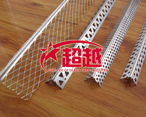 金屬護(hù)角條墻角施工無需靠木條板，初級抹灰工可同樣做出完美的墻角直線，縮短施工時間，有效的降低了施工成本。