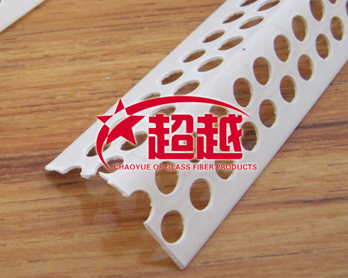 陰陽角線采用高強(qiáng)度的聚氯乙烯原料制造，耐腐蝕、抗沖擊、防老化、耐侯性好，具有優(yōu)良的機(jī)械、力學(xué)性能等。它的推廣使用能有效地解決筑施工中長期存在著陽角不直、不美觀，墻角易損壞等質(zhì)量通病。