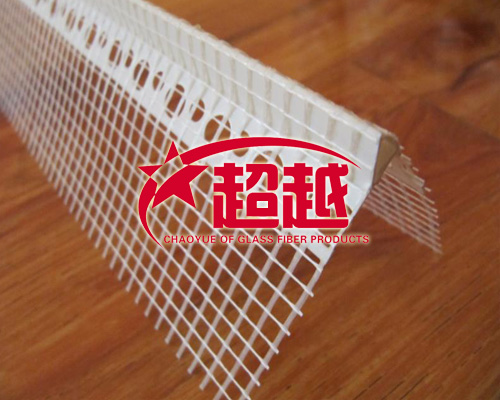 滴水線在建筑工程中為了阻止水由豎向墻面流到底側墻面而設計，沿結構下部周圍布置的凹槽狀部位，叫做滴水線（也叫做滴水槽）。一般設置在雨蓬、窗口、樓梯踏步下、陽臺、女兒墻壓頂和突出外墻的腰線等部位。一般是在