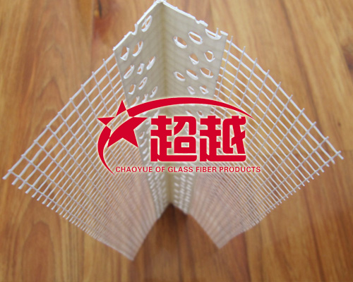 墻體保溫護角適用于墻體建筑施工中，可簡化施工，增加施工效率，降低成本，提升施工質(zhì)量，帶網(wǎng)PVC建筑護角可增加墻角的抗沖擊性，防止墻角開裂，從而使墻角保持長久美觀。