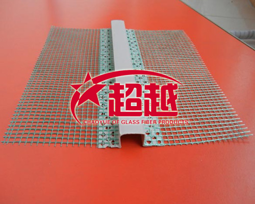 保溫分割條使用過程中無需使用靠尺板，操作簡便，施工效率是一般的2~5倍，有效地降低了工程成本，充分保證了轉(zhuǎn)角的美觀與牢固。保溫護角網(wǎng)常用于外墻保溫系統(tǒng)轉(zhuǎn)角部位。