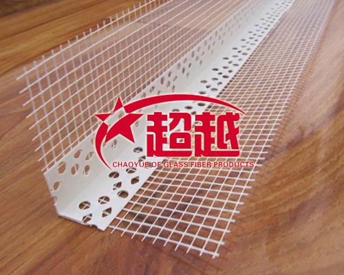 保溫護角線防撞能力強，能防止施工人員在施工時候碰到墻角，產(chǎn)生缺口。有效地避免了因墻角碰壞而反復(fù)修補的麻煩。而且竣工后的建筑物在使用過程中，墻角的防撞能力得到大大的加強，一般的撞擊不會產(chǎn)生缺口。這樣就能