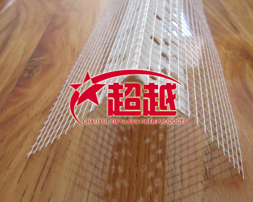 保溫護角可以在灰泥工程之棱線上形成直邊抵抗破裂或龜裂，并保護及補強灰泥最脆弱的部分，其網(wǎng)翼可以在棱線的任何一側(cè)牢固地錨入所抹灰泥的全部深度中。